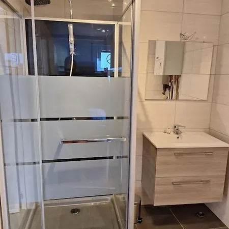 Peace And Quiet In Liege, Private And Bathroom * Liège