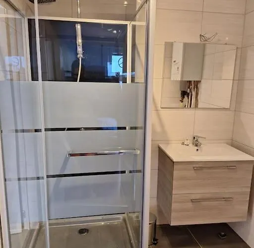 Peace And Quiet In Liege, Private And Bathroom * Liège